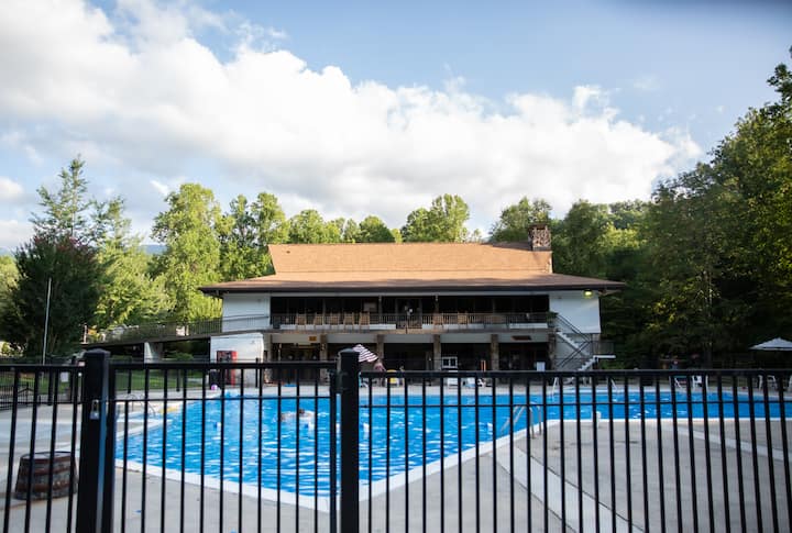 Pool at Outdoor Resorts Gatlinburg